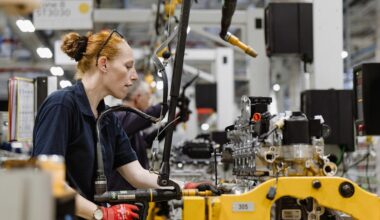 UK economic growth slows ahead of Budget after JLR shutdown