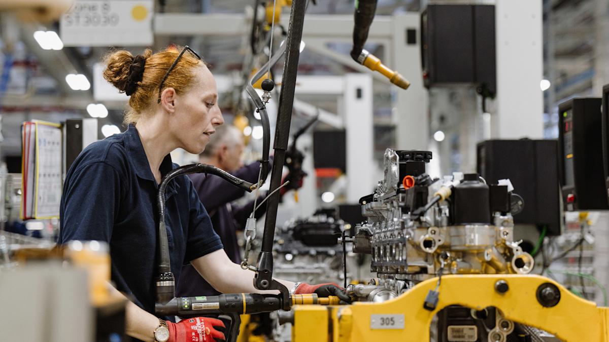 UK economic growth slows ahead of Budget after JLR shutdown