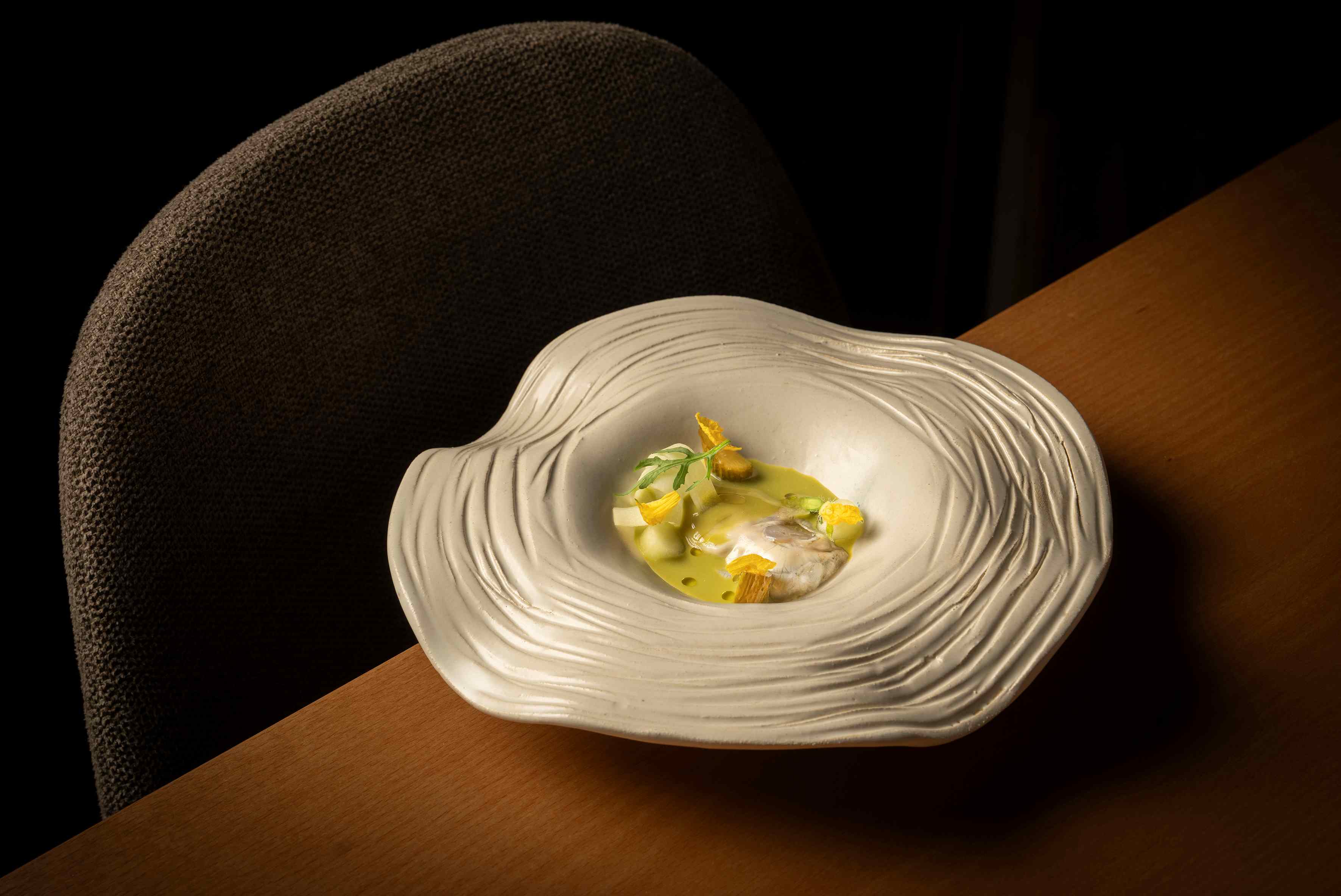 Valencian oyster, iodised cucumber essence, at One-Star restaurant Simposio, in San Antonio de Benagéber. © Mikel Ponce/Simposio