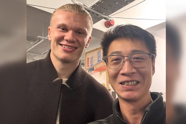 Manchester City player Erling Haaland visited a popular restaurant in Chinatown