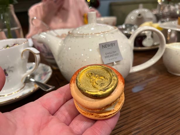 The eggnog and clementine macaron