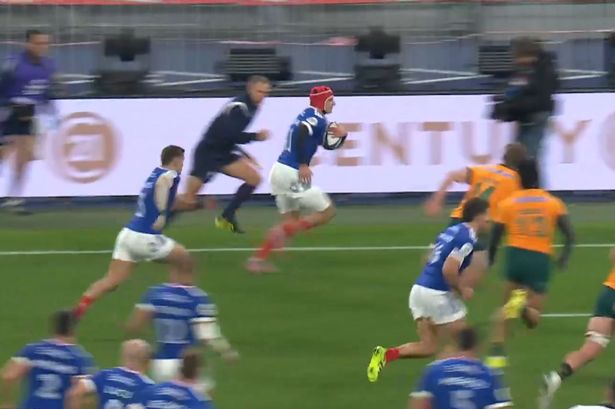 Louis Bielle-Biarrey in action for France