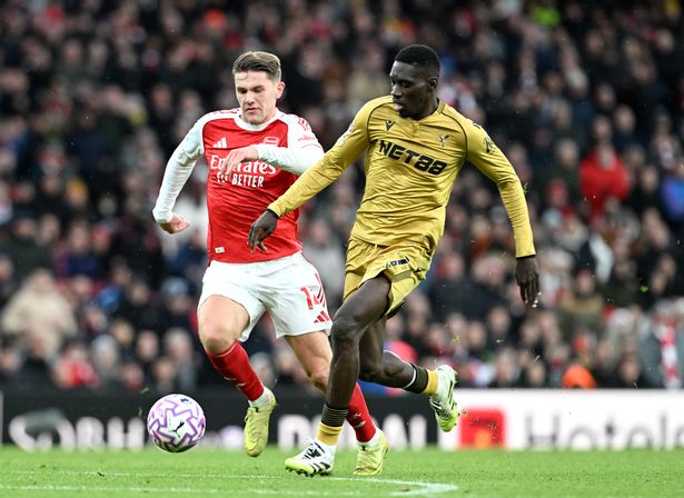 LONDON, ENGLAND - OCTOBER 26: Viktor Gyoekeres of Arsenal battles for possession with Ismaila Sarr of Crystal Palace during the Premier League match between Arsenal and Crystal Palace at Emirates Stadium on October 26, 2025 in London, England. (Photo by Stuart MacFarlane/Arsenal FC via Getty Images)