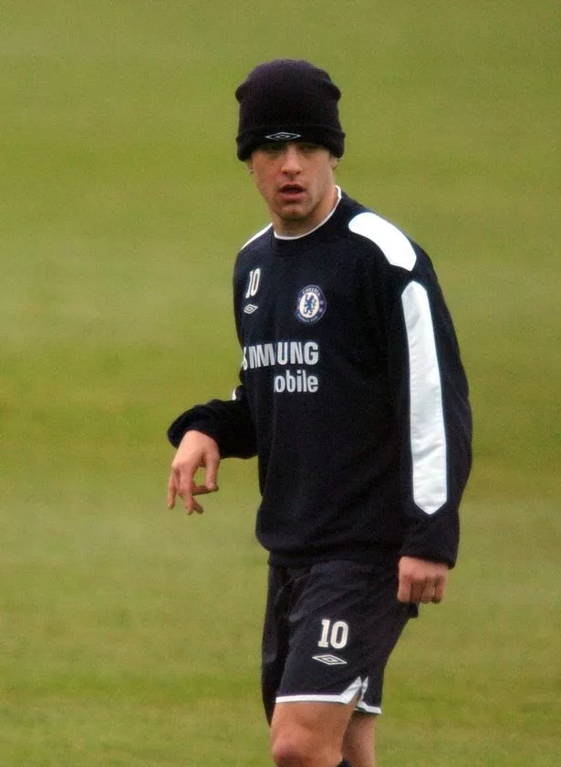 Joe Cole trains for Chelsea with an apparent black eye in 2006