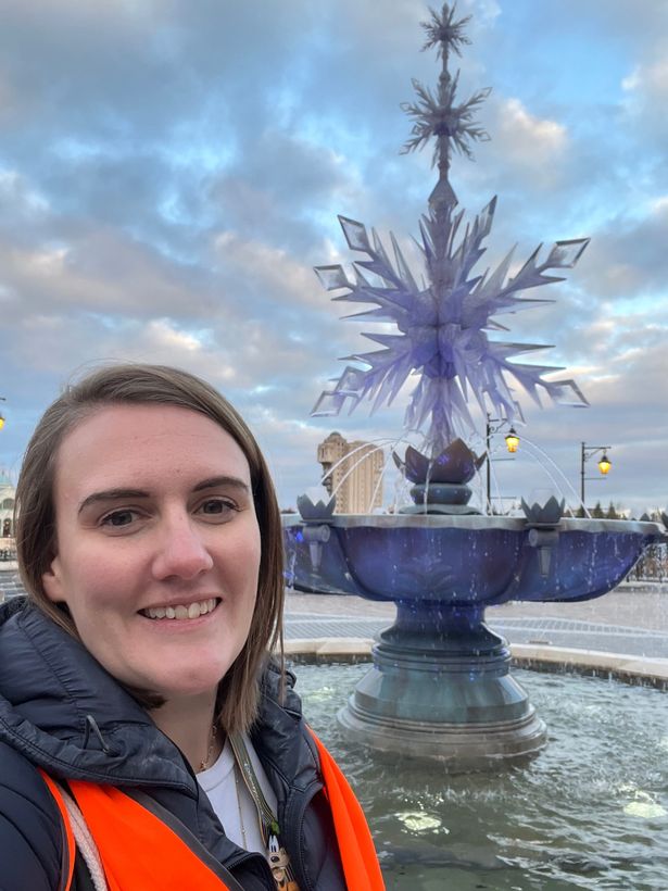 Julie in front of one of the fountains