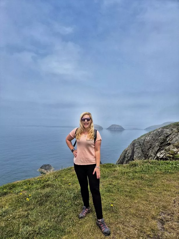 Once you have passed the lagoon, keep following the cliff path that traces the craggy shoreline