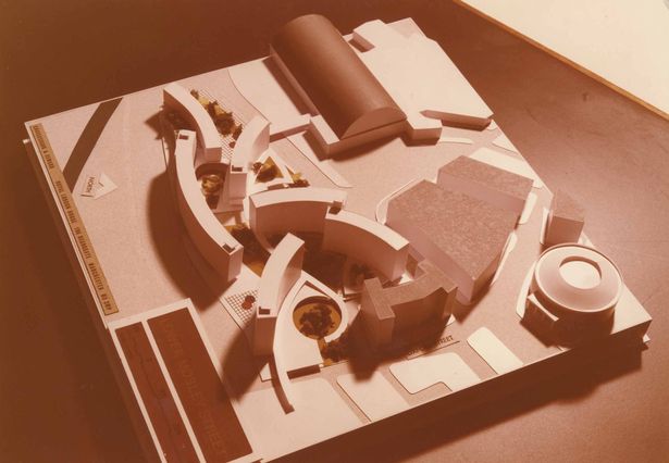 Model showing raised pedestrian bridges across Oxford Street and Lower Mosley Road