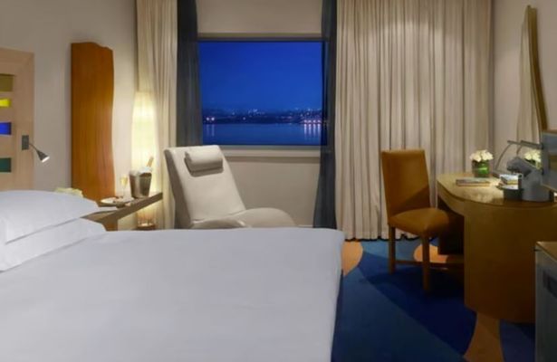 A Radisson Blue hotel room with river view