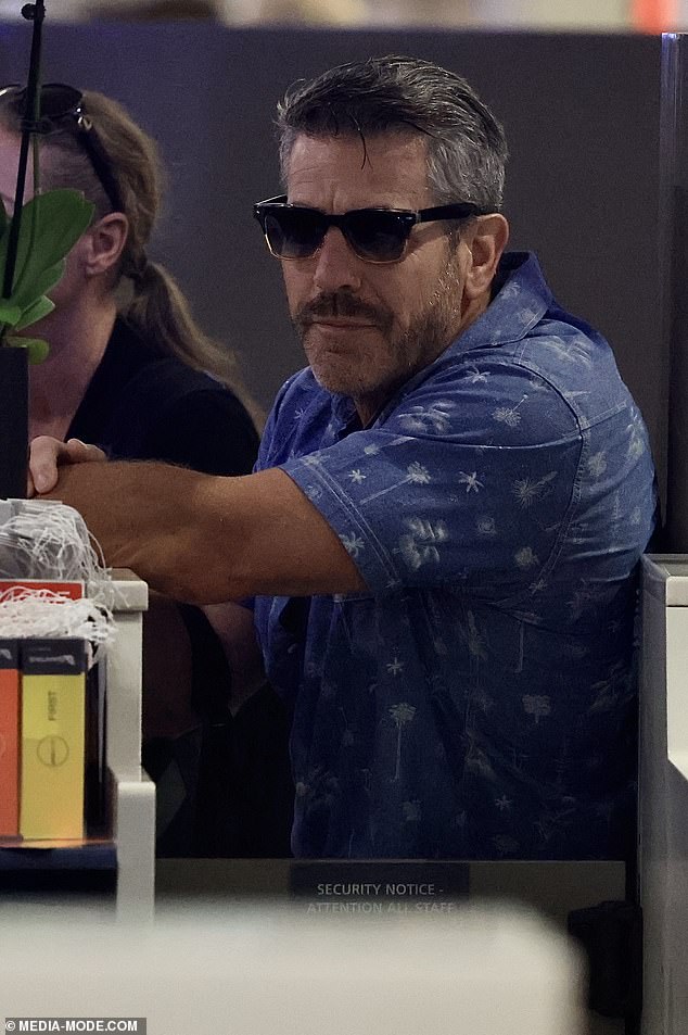 The 61-year-old finished off the ensemble with chino pants, sneakers and sunglasses in an attempt to go incognito