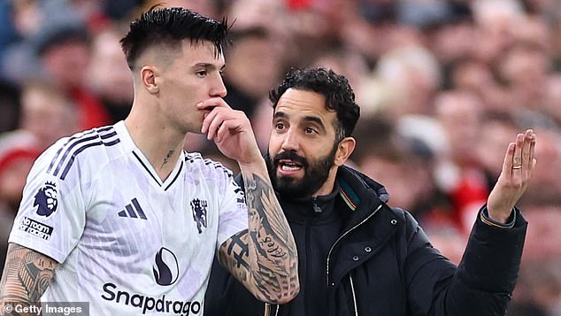 Ruben Amorim urged the Slovenian to learn to not be affected by outside noise or criticism