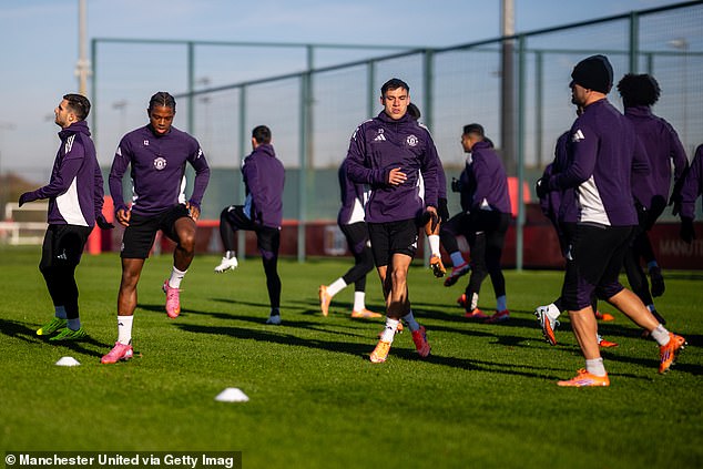 Manchester United players train ahead of their Premier League clash with Everton on Monday