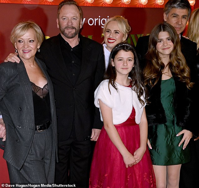 Teddy also posed with co-stars Rebel and Kiefer Sutherland