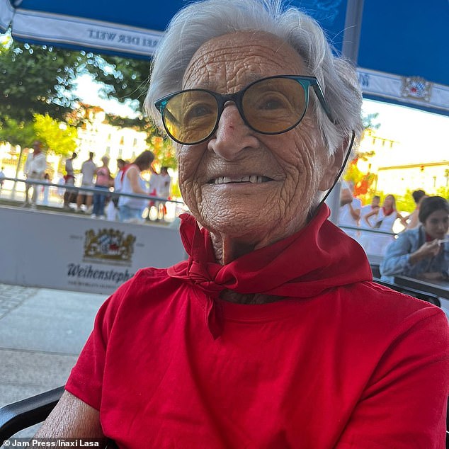 Iñaxi had always been active, but didn't start going to the gym until she was 94
