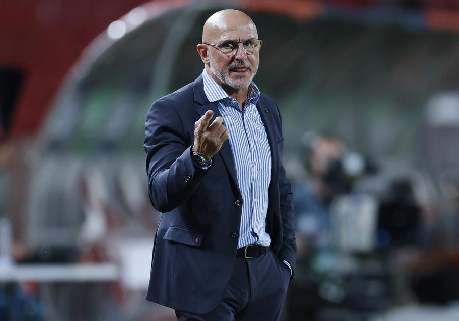 Spain coach De la Fuente apologizes for his post-game behavior