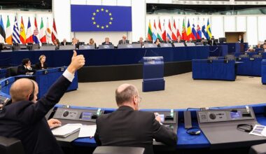 European Parliament calls for an interdiction of social media for teens under 16 