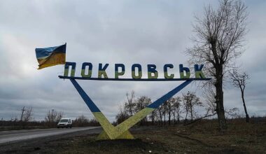 Ukrainian forces hold ground in Pokrovsk amid intense Russian assault