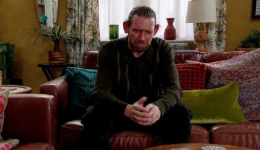 Kev armed with a gun in Emmerdale as Aaron and Robert reunite | Soaps