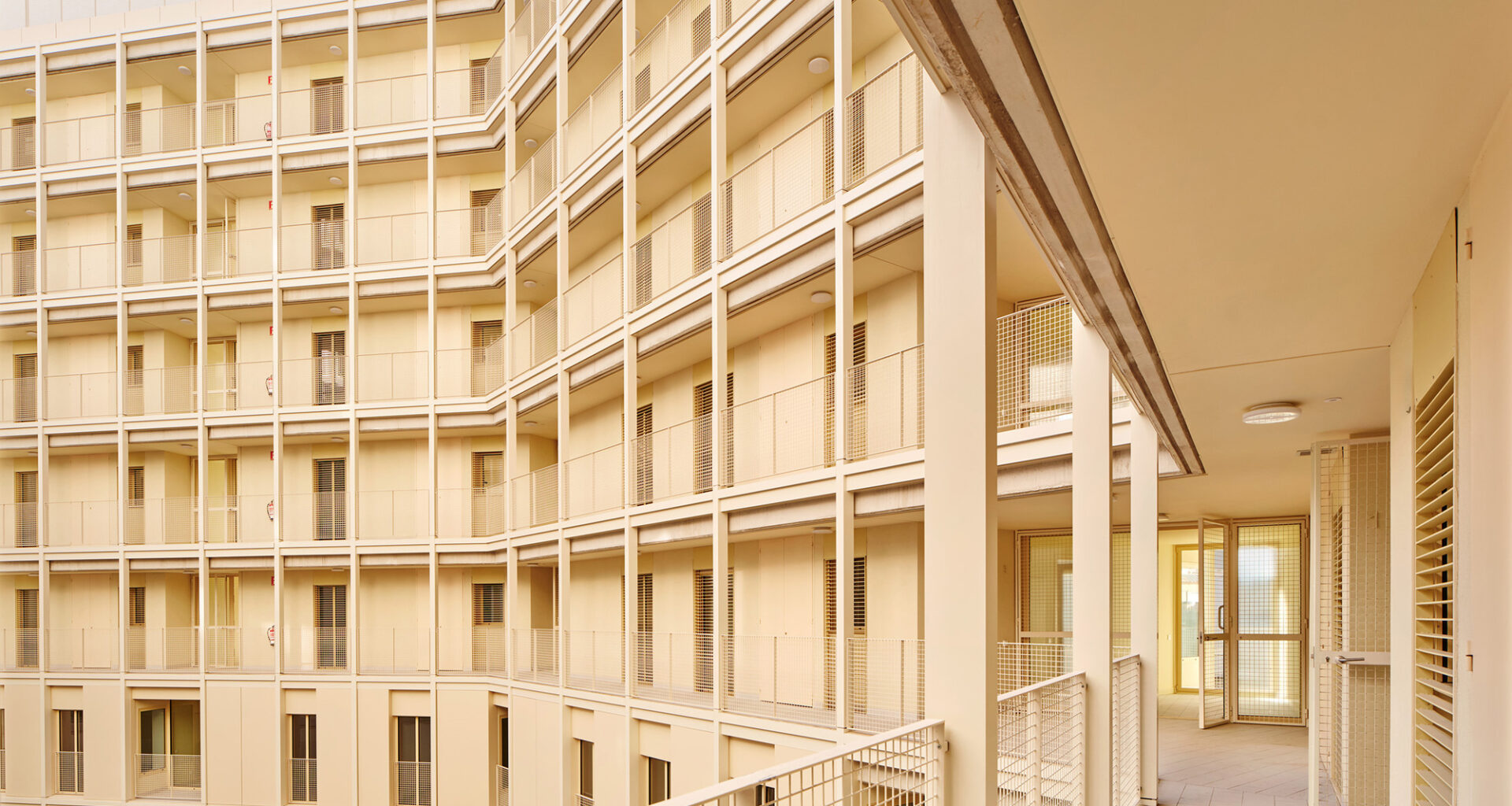 67-Unit Social Housing Building in Illa Glòries / Vivas Arquitectos + Pau Vidal