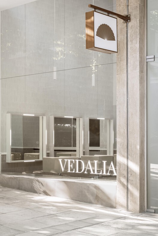 Vedalia Salon / Nysa - Image 2 of 19