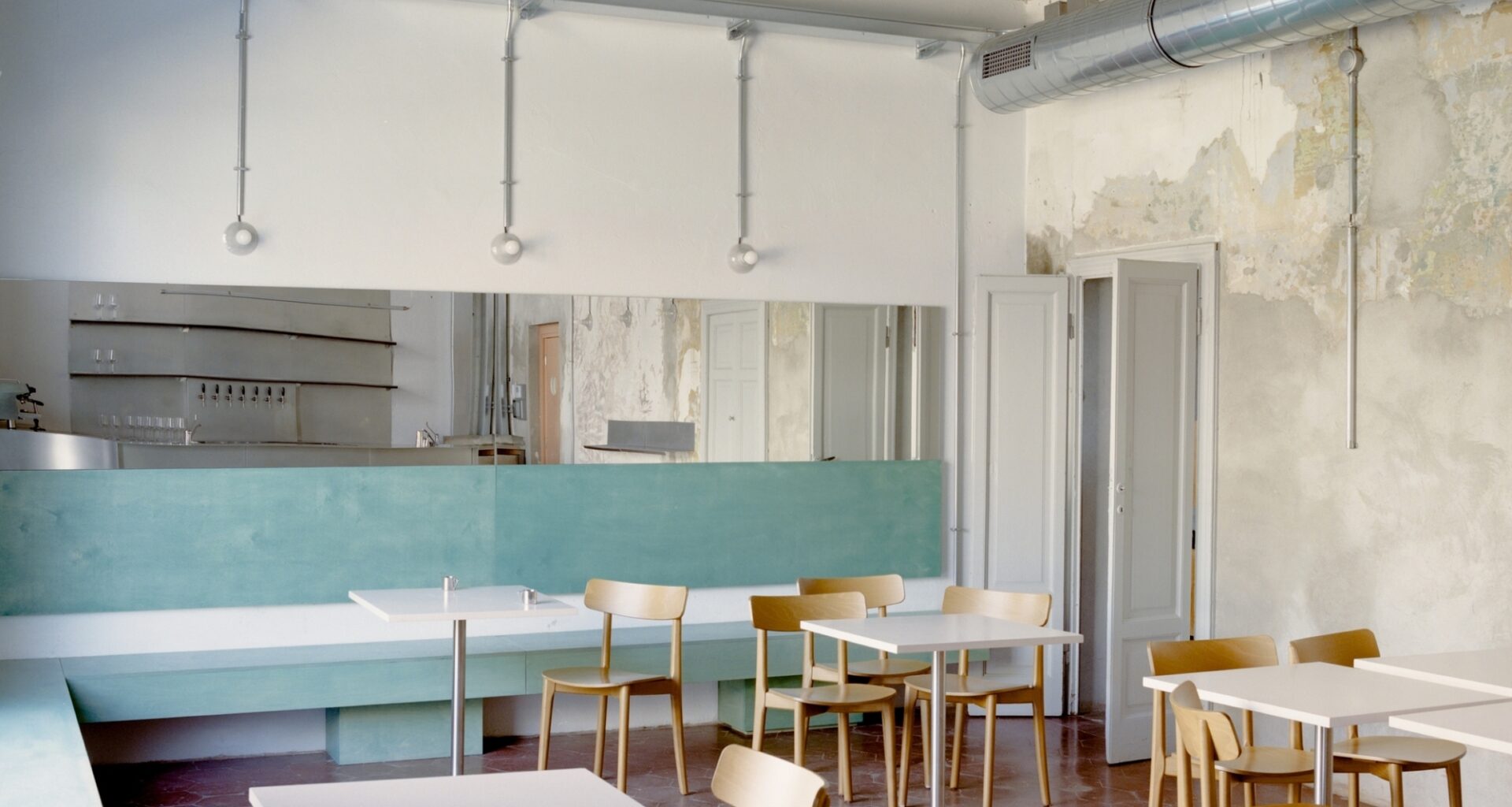 A Villa between Cyberpunk and Listening Bar / co.arch studio