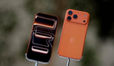 Apple iOS 18.7.2 iPhone Update For Users Who Don’t Want iOS 26: Which Should You Choose?