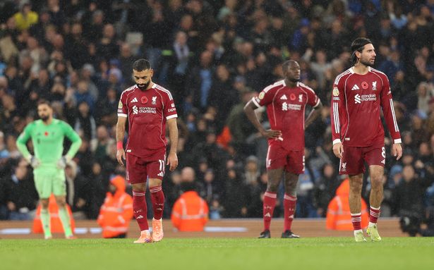 MANCHESTER, ENGLAND - NOVEMBER 09: (THE SUN OUT, THE SUN ON SUNDAY OUT) Mohamed Salah and Dominik Szoboszlai of Liverpool stand dejected following Manchester City's third goal during the Premier League match between Manchester City and Liverpool at Etihad Stadium on November 09, 2025 in Manchester, England. (Photo by Liverpool FC/Liverpool FC via Getty Images)