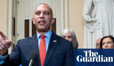 Trump news at a glance: Top House Democrats vow to oppose shutdown bill after splinter group disappoints | Trump administration