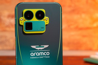 No camera bump, circular camera bump