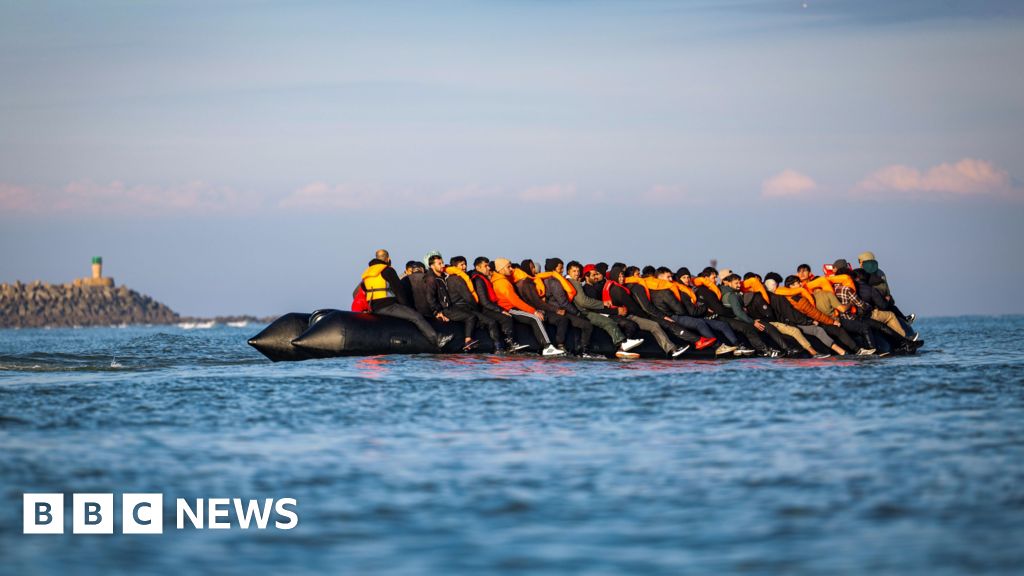 Mahmood expected to axe permanent UK settlement for asylum seekers