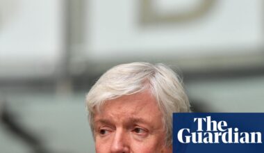 Ex-BBC boss leads calls for end to political appointments to board | BBC
