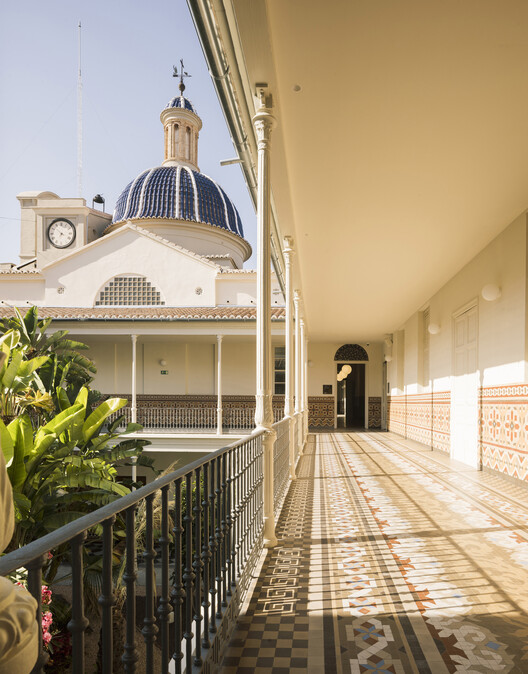 European University | Turia Campus / Ramón Esteve Estudio - Image 2 of 37