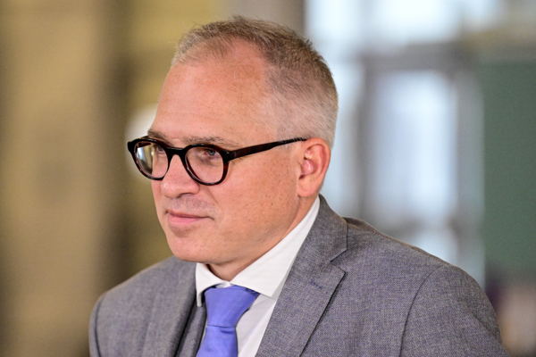 Flemish minister president heads to Germany for industry mission