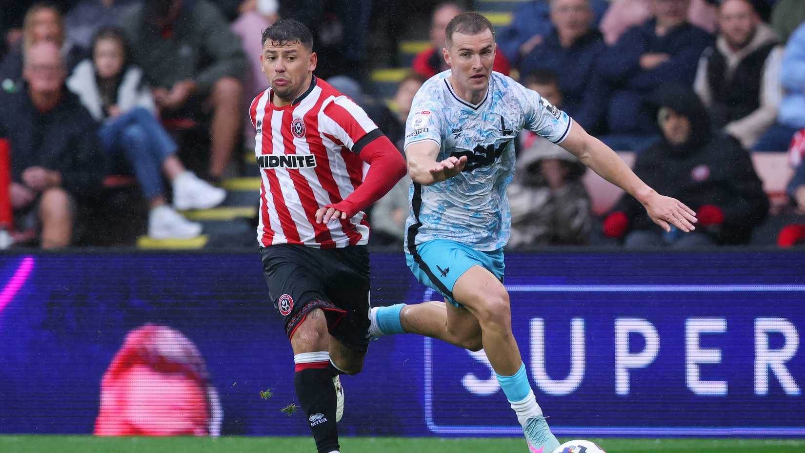 Gustavo Hamer of Sheffield United and James Bree
