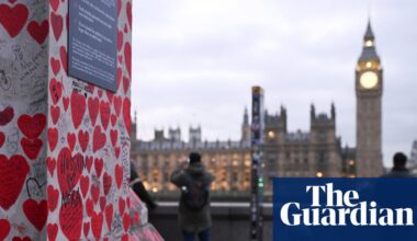 Covid bereaved call for Boris Johnson to lose ex-PM benefits over inquiry report | Covid inquiry