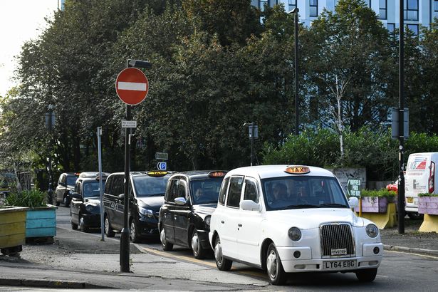 Taxi drivers near to Piccadilly Station 