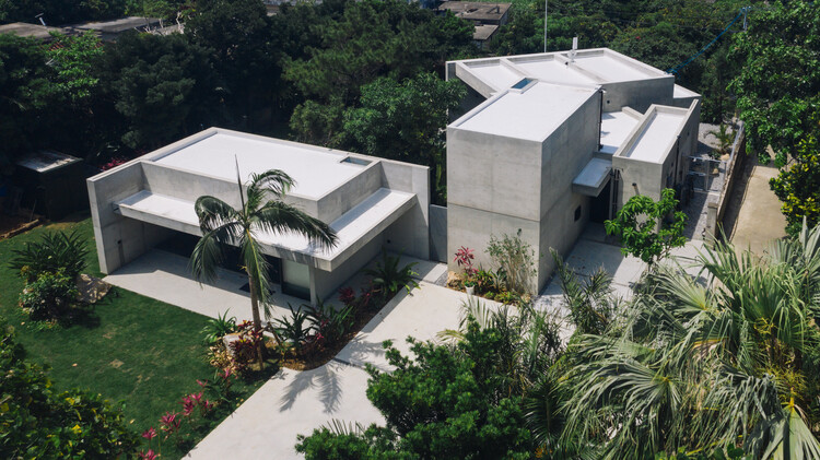 INHERIT - House that Carries Forward Memory / CLAIR archi lab Co., Ltd. - Exterior Photography, Concrete, Courtyard