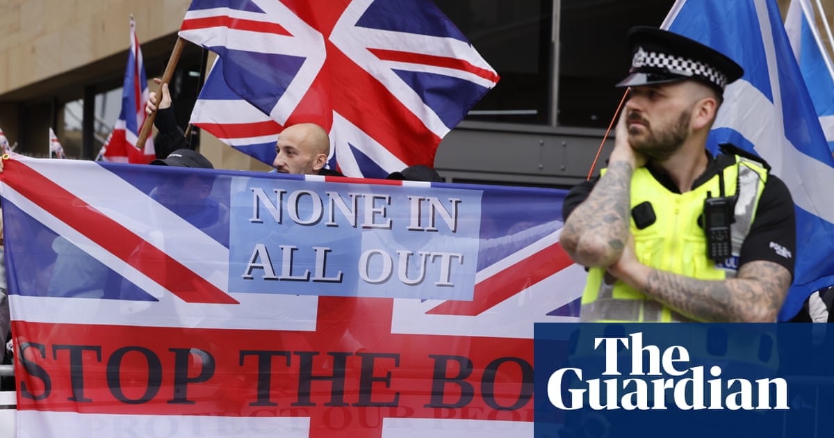 UK net migration predicted to drop to pre-Brexit levels, figures show | Immigration and asylum