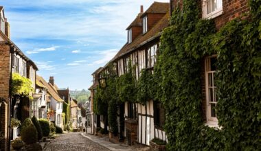 This Town Filled With Cosy Pubs Is One Of the Best Winter Day Trips From London