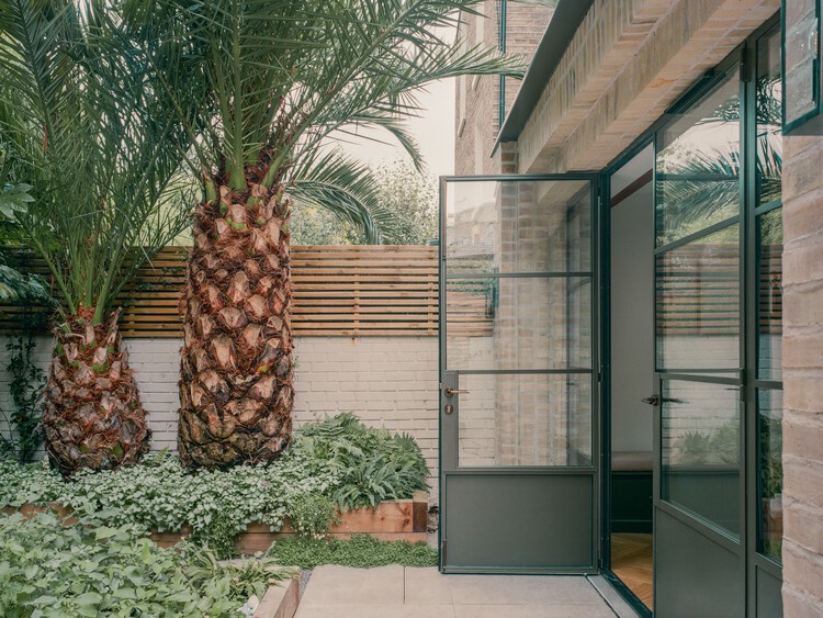 Threshold House  / Studio McW - Exterior Photography, Garden, Courtyard