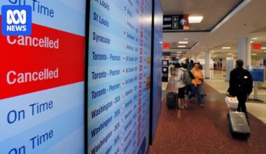 Hundreds of US flights cancelled as government shutdown drags on