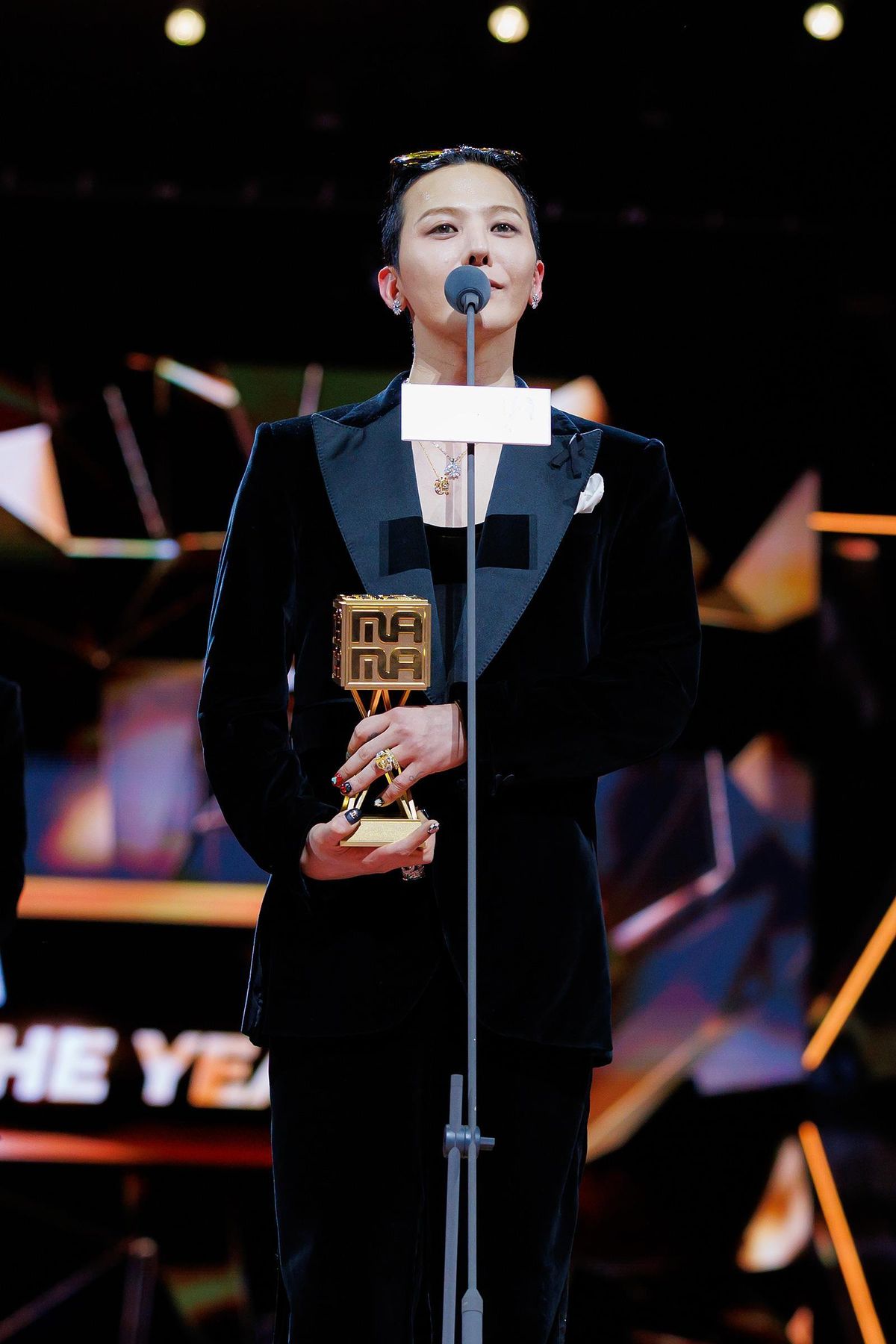 G-Dragon gives his acceptance speech after winning 'Artist of the Year' award at the 2025 MAMA Awards held in Hong Kong, Saturday.  Courtesy of CJ ENM
