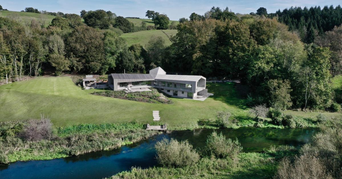 Kevin McCloud visits Salisbury for Grand Designs special