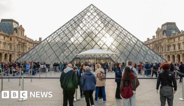Louvre hikes ticket prices for most non-EU tourists by 45%