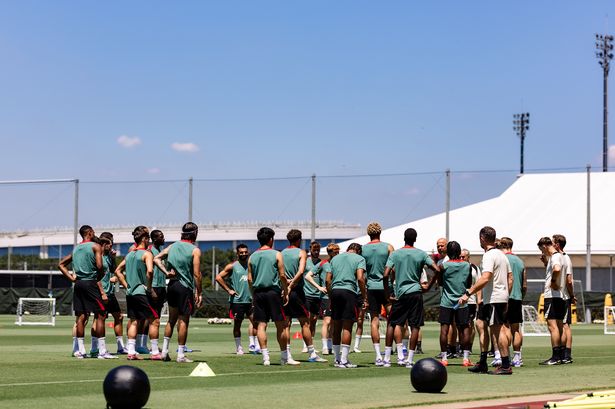 Arne Slot speaks to his Liverpool squad during a pre-season training session at Japan Football Association Yume on July 29, 2025