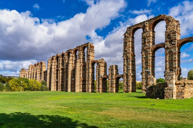 The Acueducto de los Milagros