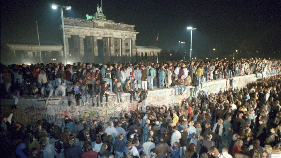 East and West Berlin turned out to celebrate the toppling of the wall overnight in 1989<span class="copyright">Peter Kneffel/dpa/picture alliance</span>