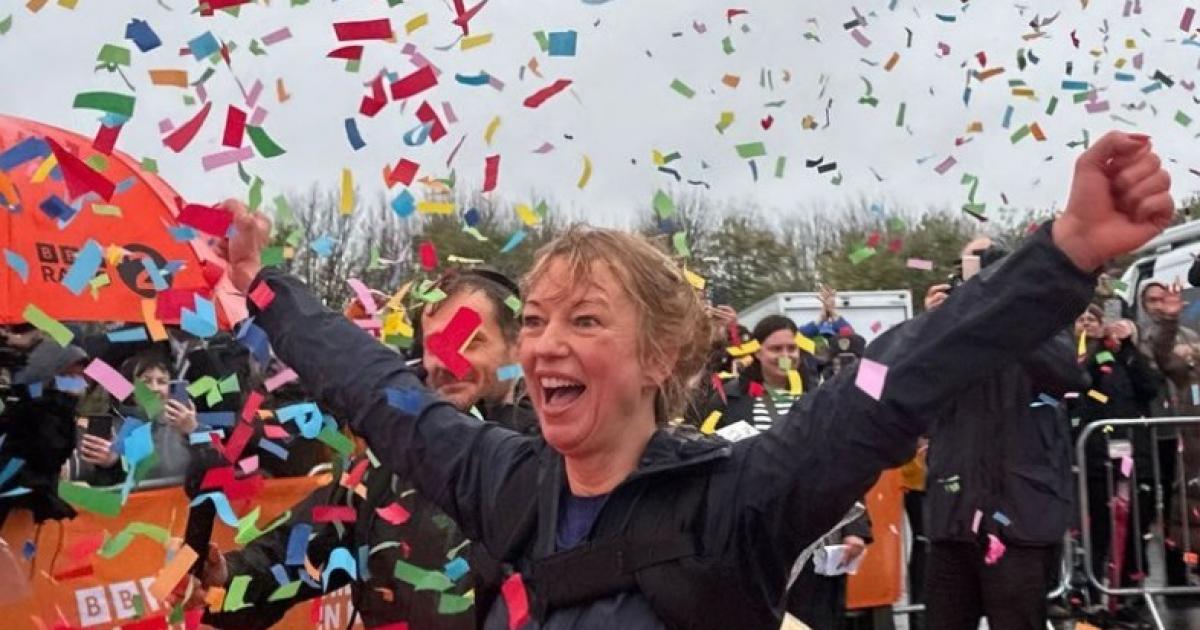 Sarah Cox reveals grand total for marathon challenge