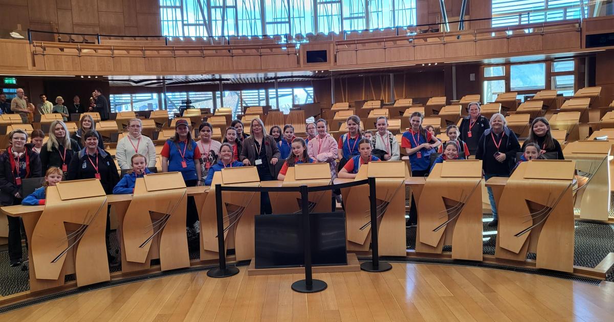 Clydebank Guides enjoy 'fantastic' day trip to Edinburgh
