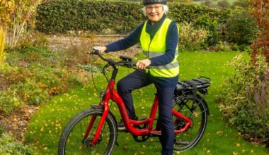 Shaftesbury: 80-year-old woman learns to ride bike