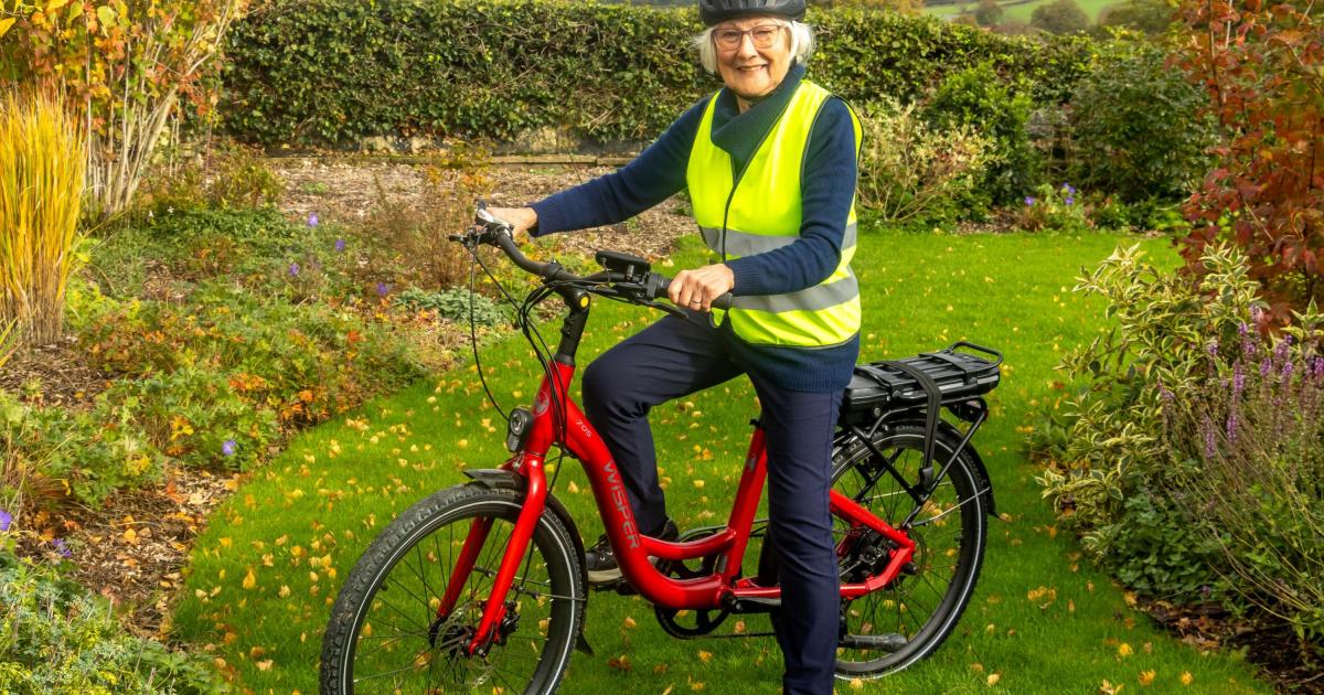 Shaftesbury: 80-year-old woman learns to ride bike